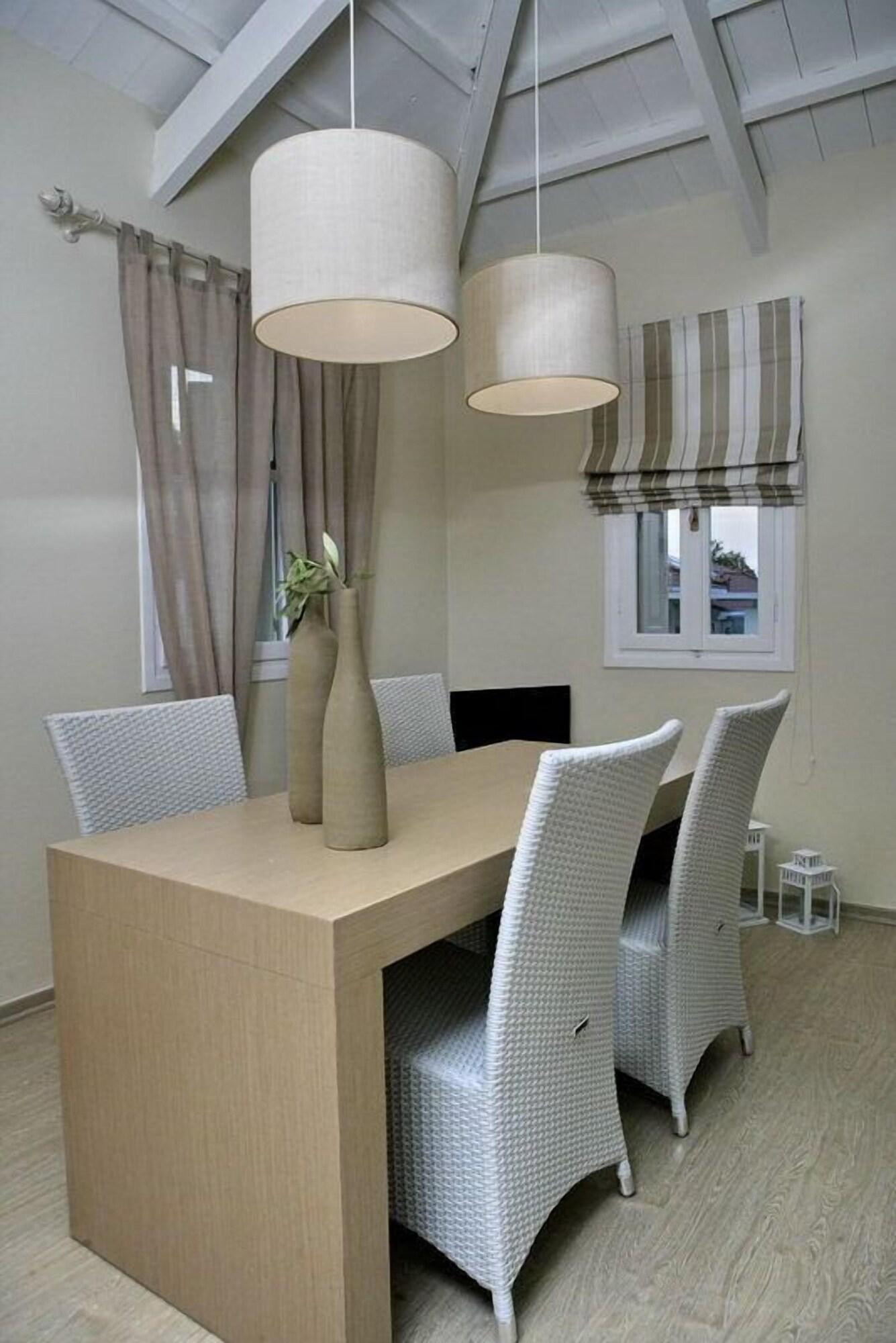Oikies Small Elegant 3*